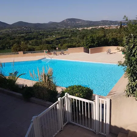 Le '47' Village De Campagne, 83310 Lägenhet *